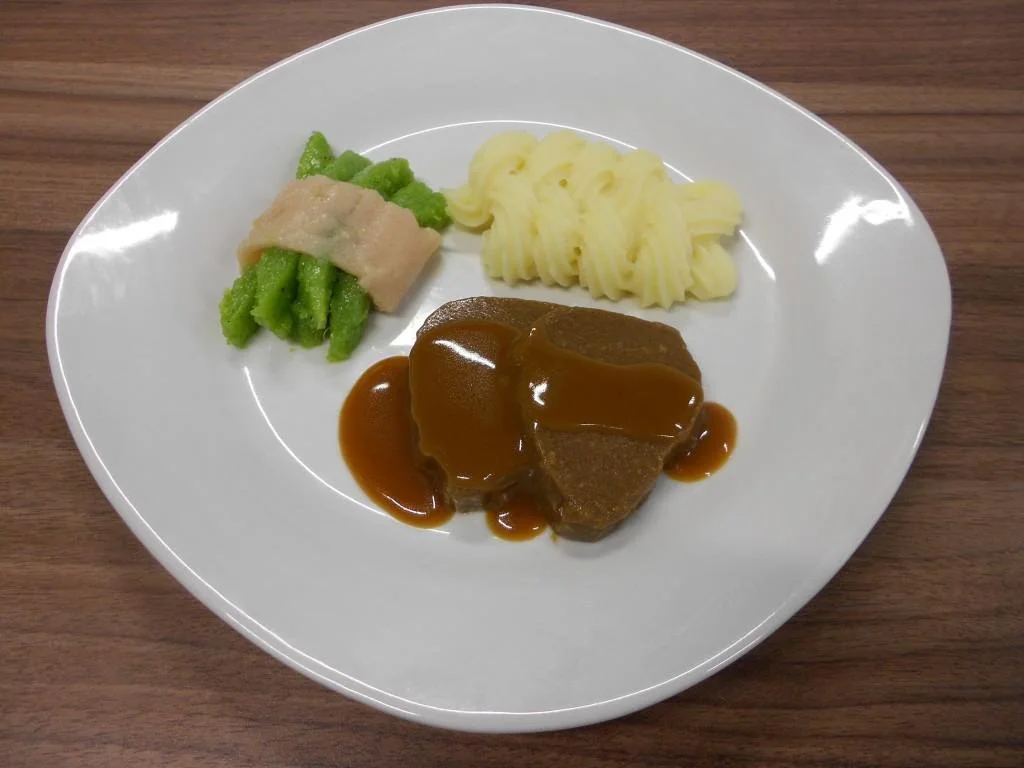 White plate with 3D printed beans - potatoes and meat replacement - made by a FoodJet 3D food depositor