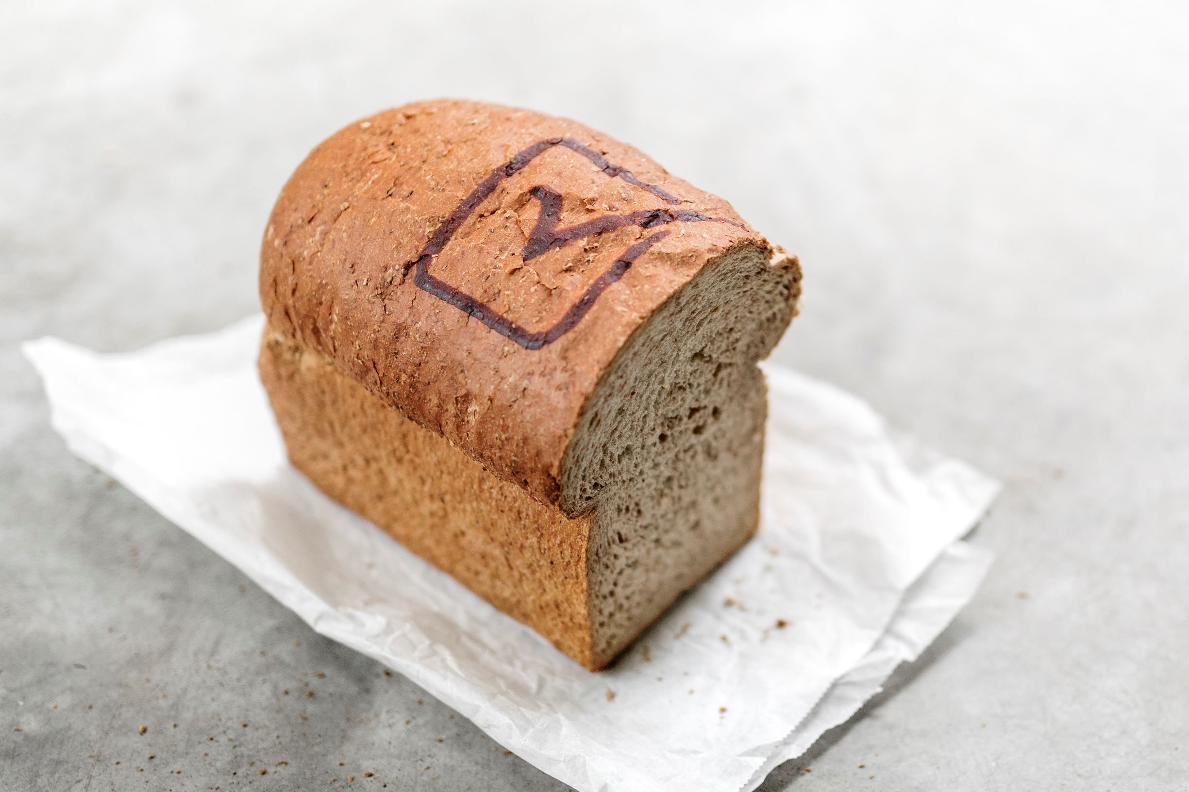 Loaf of bread with RudinJet decoration printed by a FoodJet food depositor