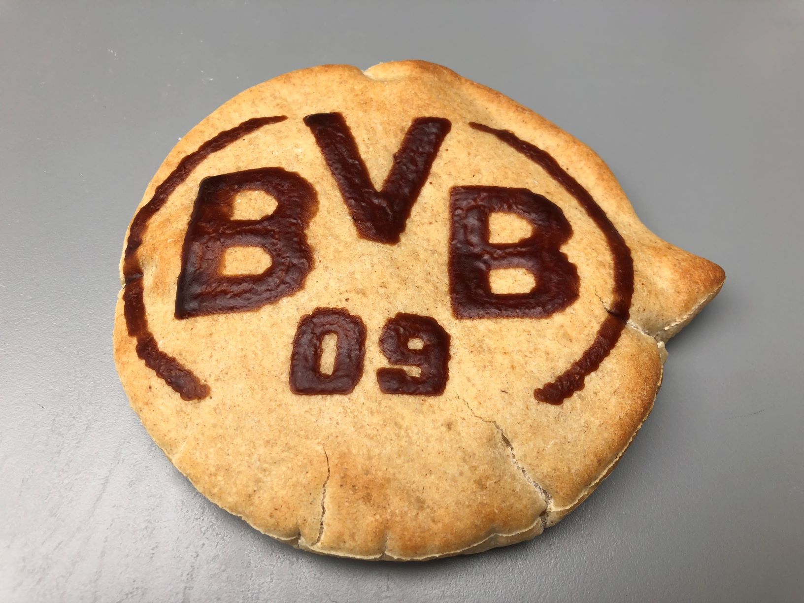 Bun decorated with BVB logo made with RudinJet by FoodJet bread decorator